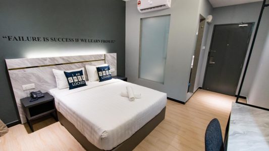 Hotel-99-KLIA-Sepang-Deluxe-Queen-Room-2