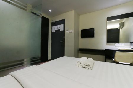 Hotel-99-Klang-Meru-Standard-Queen-Room-2
