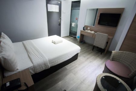 hotle-99-pusat-bandar-puchong-deluxe-queen-room-1